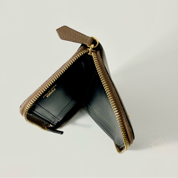 FENDI Bifold Wallet Visor
Way Leather Brown Women's
8M0401-6GM - Picture 8 of 16